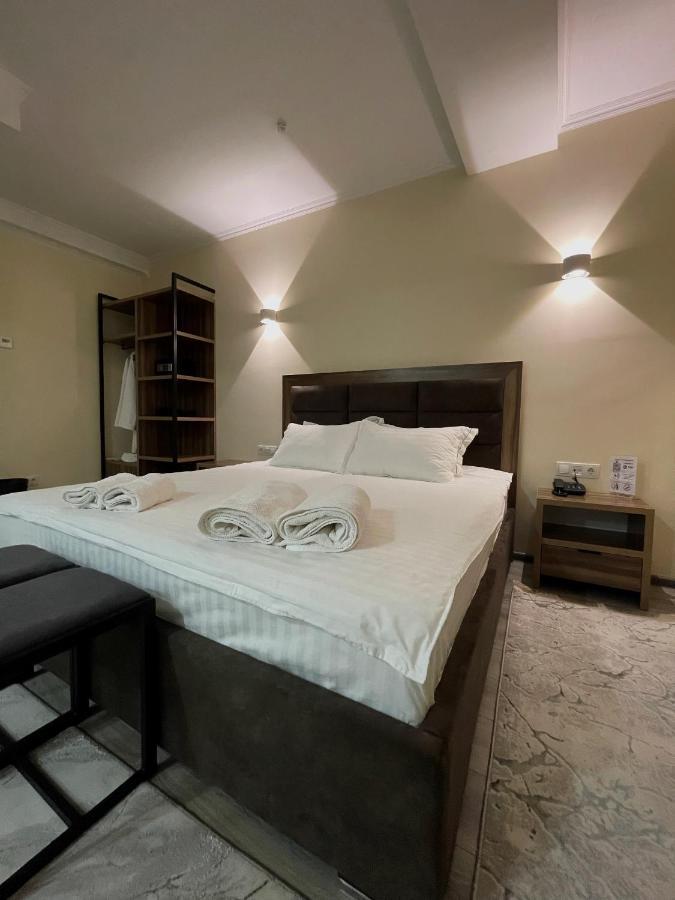 Hotel Nova Bishkek Esterno foto