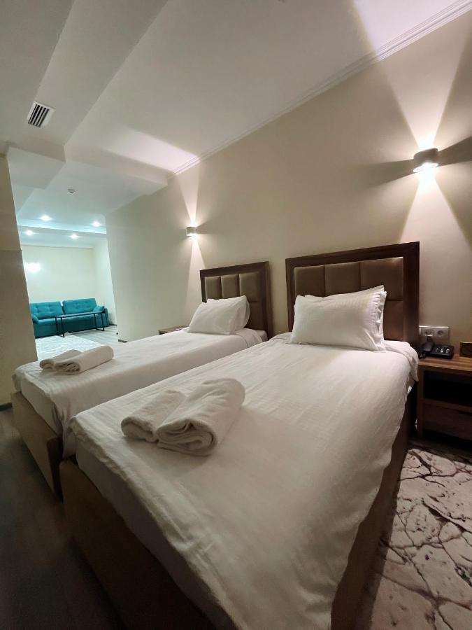 Hotel Nova Bishkek Esterno foto