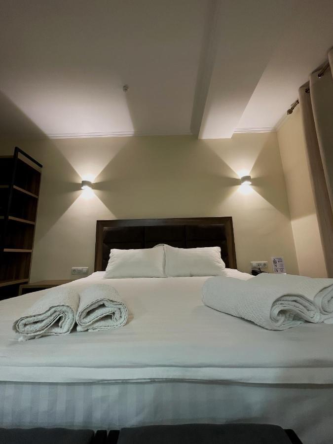 Hotel Nova Bishkek Esterno foto