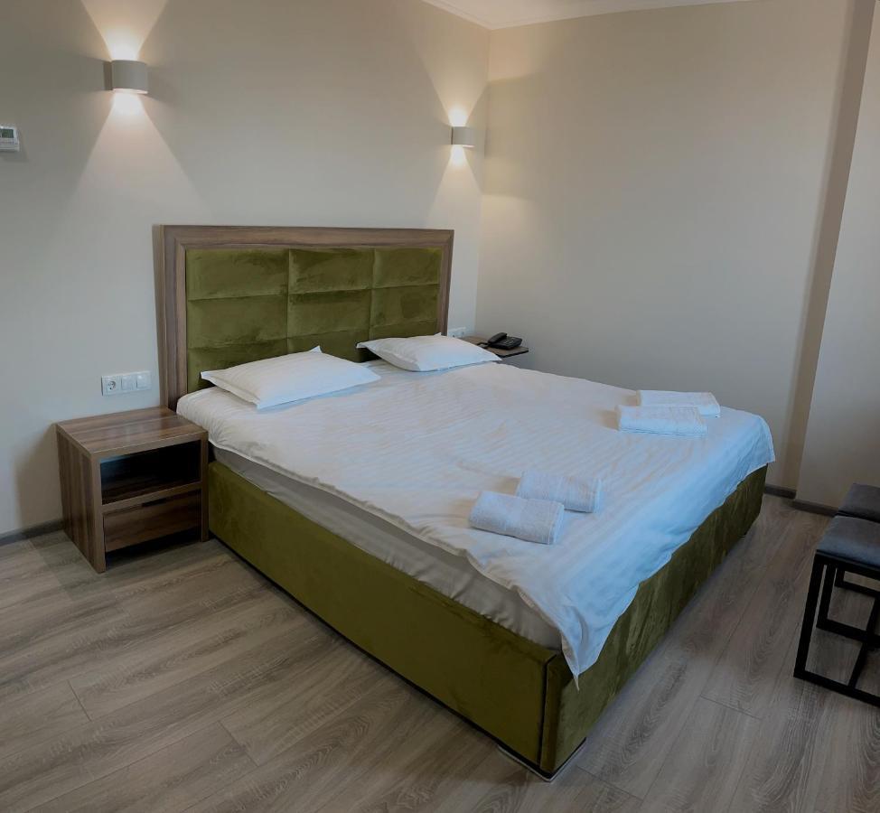 Hotel Nova Bishkek Esterno foto