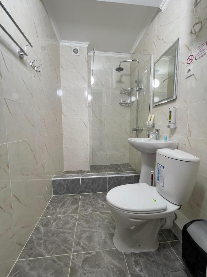 Hotel Nova Bishkek Esterno foto