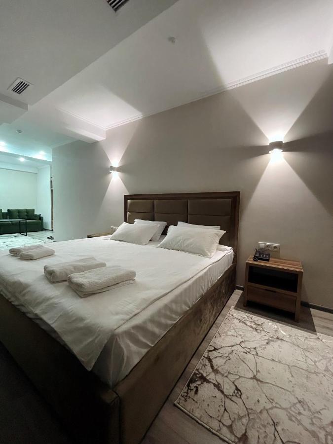 Hotel Nova Bishkek Esterno foto