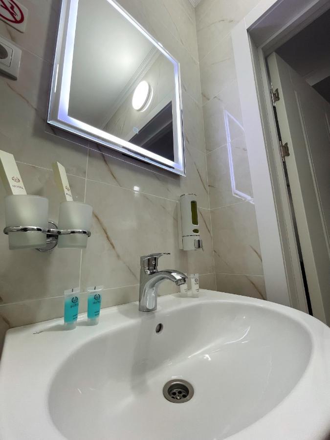 Hotel Nova Bishkek Esterno foto