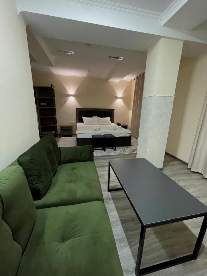 Hotel Nova Bishkek Esterno foto
