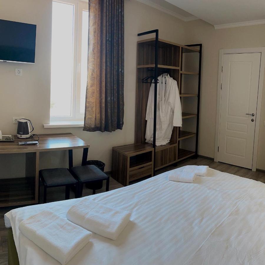 Hotel Nova Bishkek Esterno foto