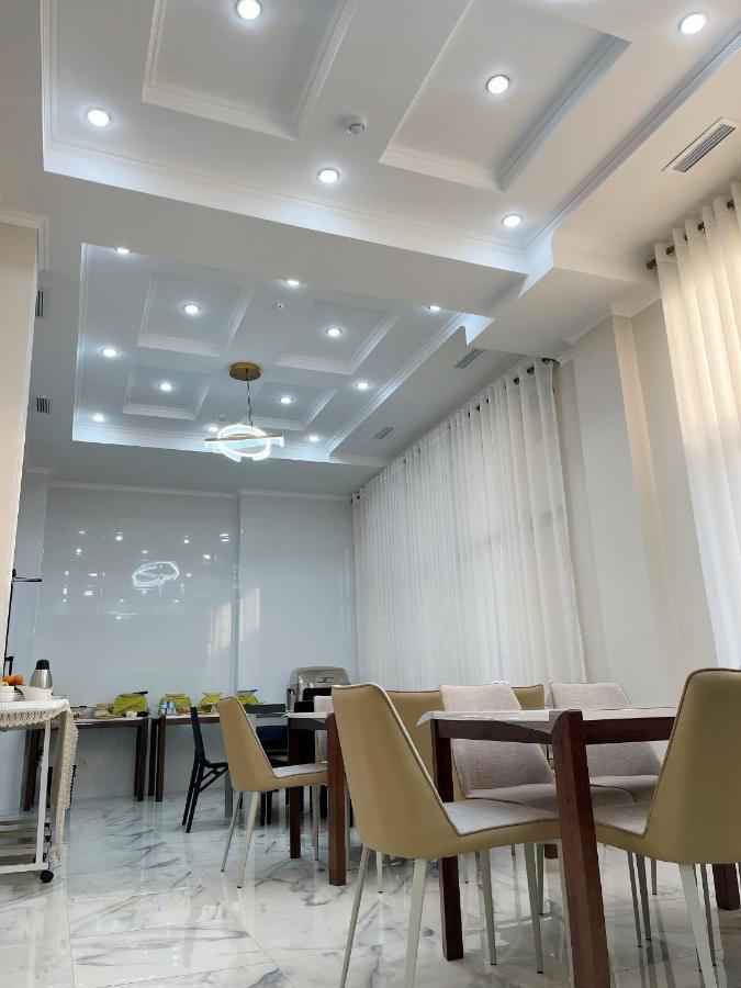 Hotel Nova Bishkek Esterno foto